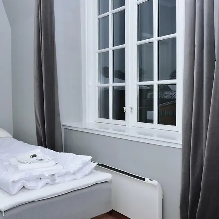 Super Cental 4-bedroom Apartment, Perfect For Share. Διαμέρισμα