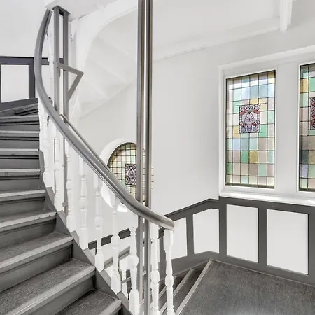Super Cental 4-bedroom Apartment, Perfect For Share.