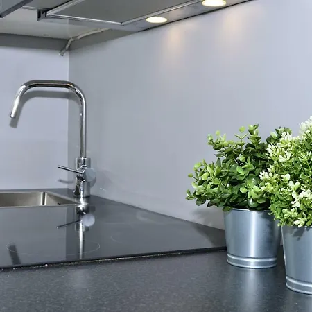 Apartament Super Cental 4-bedroom Apartment, Perfect For Share. *